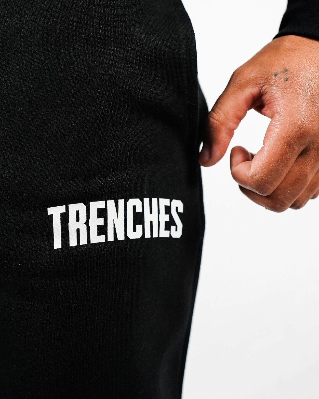 Trenches_trackpants_OG_black2.webp